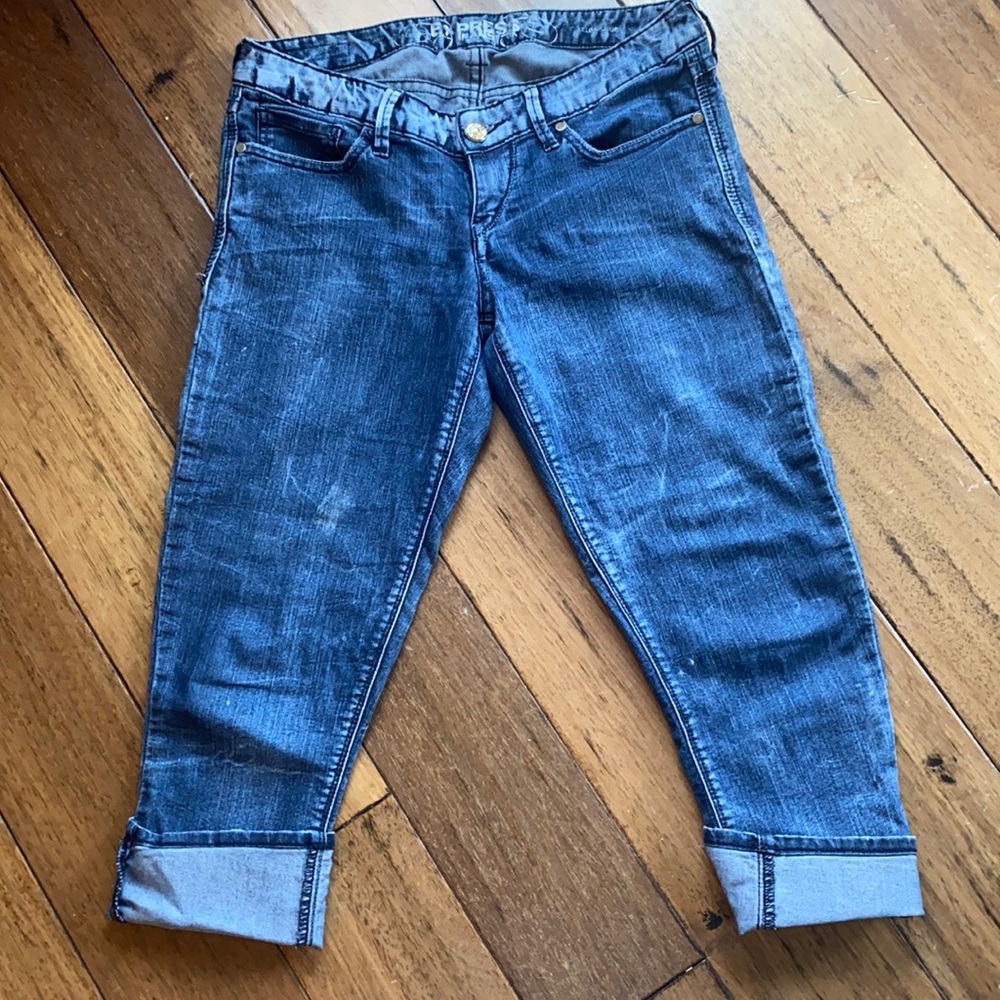 Express Jeans size 6 capris
